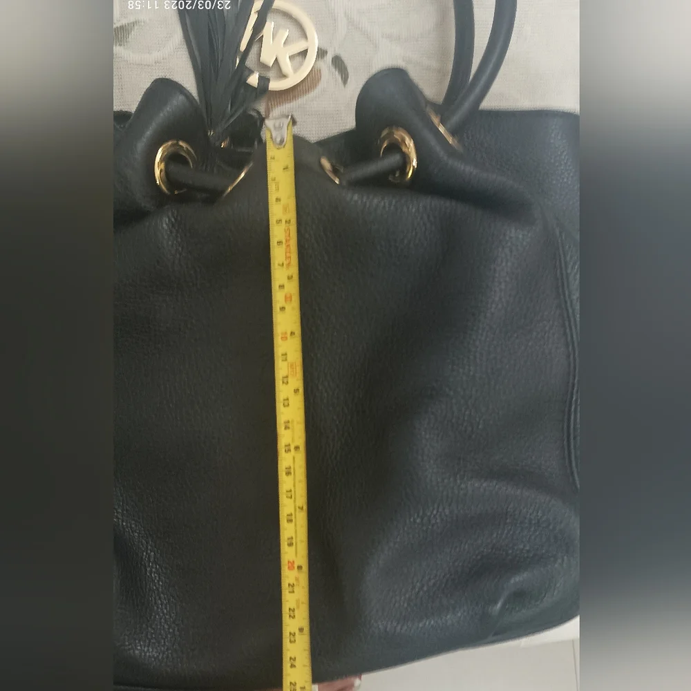 Authentic Michael Kors Leather Medium East West Ring Tote in Black - Picture 5 of 13